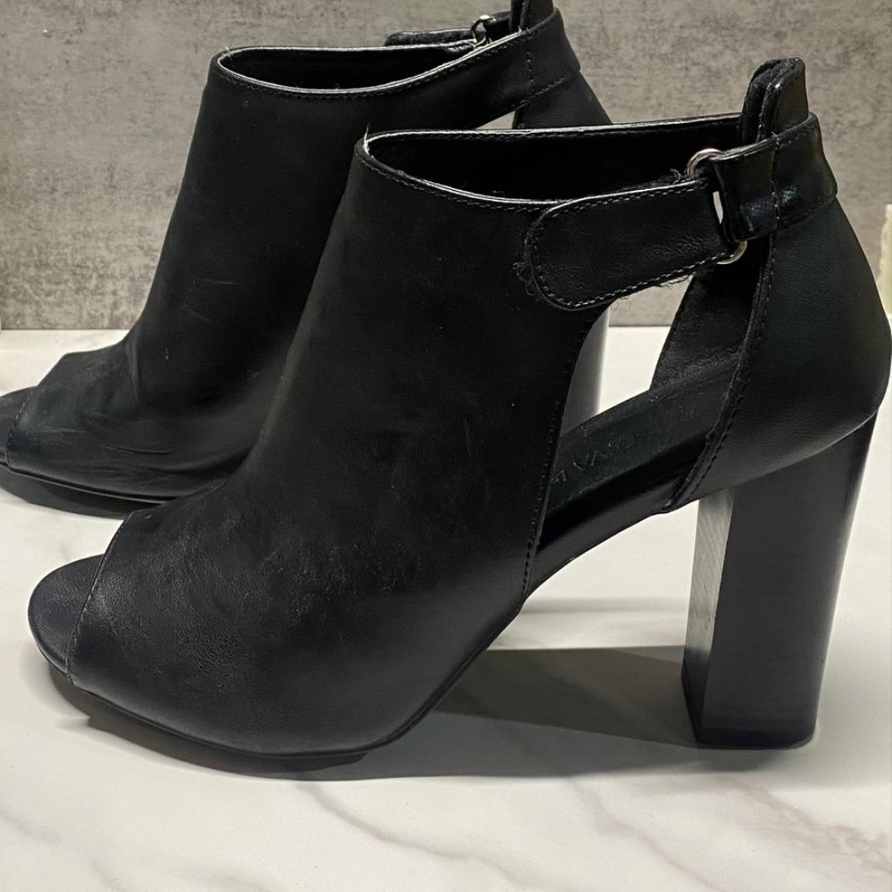 Wild Diva Black Peep Toe Heel Bootie Chunky Heel Size 8 1/2